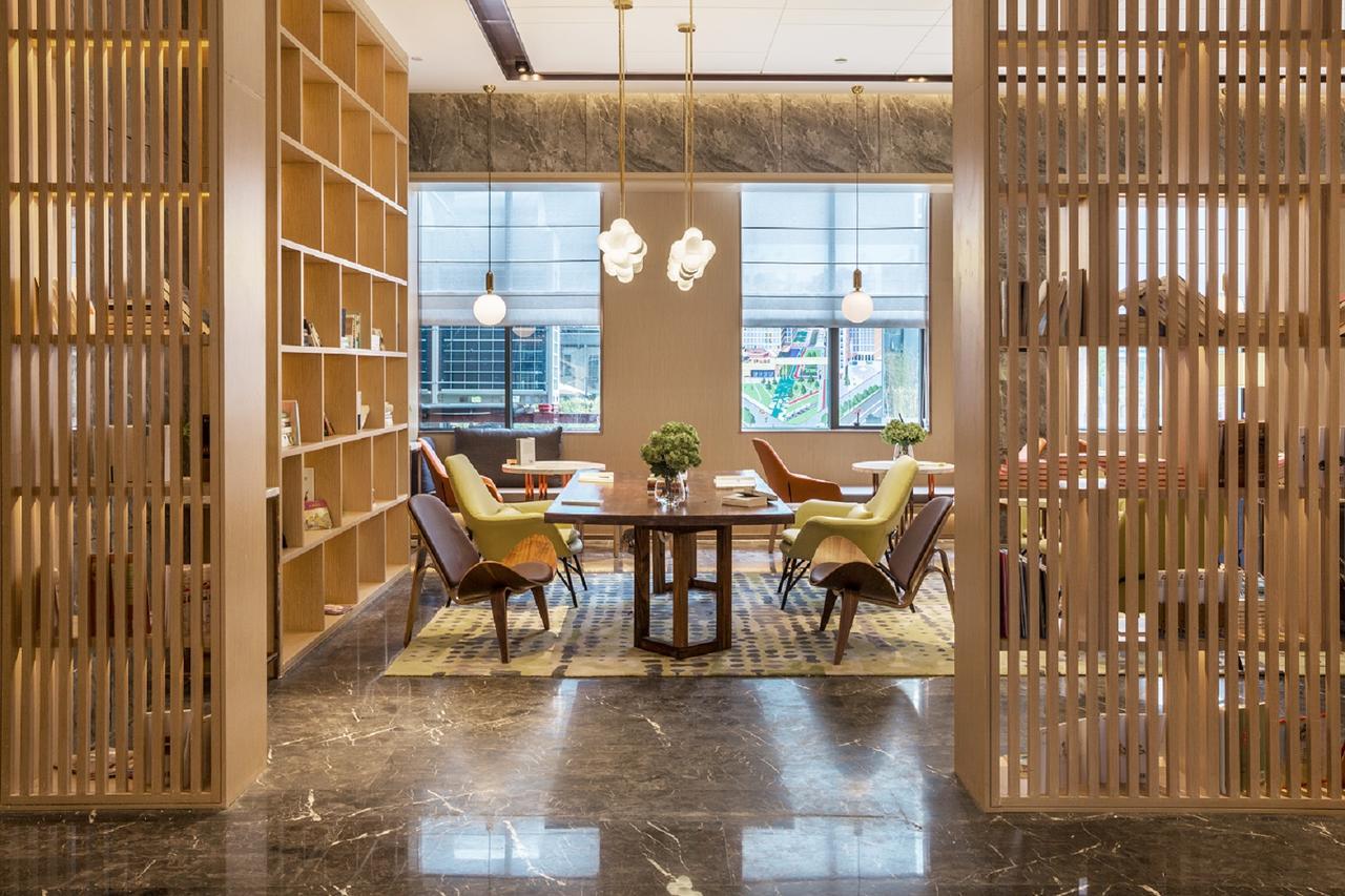 Shenzhen Bantian Huaweizhongcheng Atour Hotel エクステリア 写真