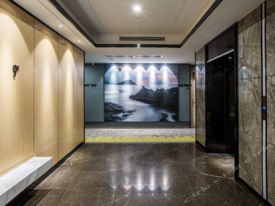 Shenzhen Bantian Huaweizhongcheng Atour Hotel エクステリア 写真