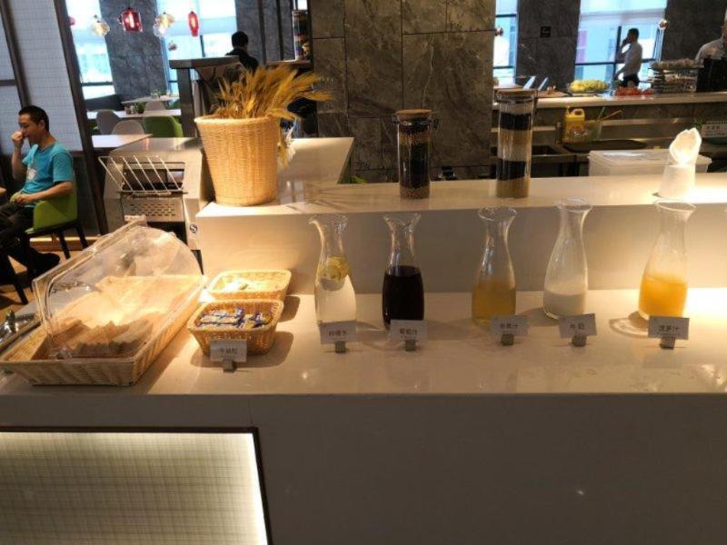 Shenzhen Bantian Huaweizhongcheng Atour Hotel エクステリア 写真